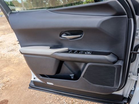Used 2019 Lexus UX 200 FWD image 25