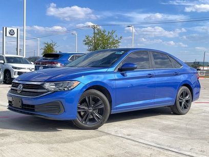Used 2023 Volkswagen Jetta SE w/ Panoramic Sunroof Package