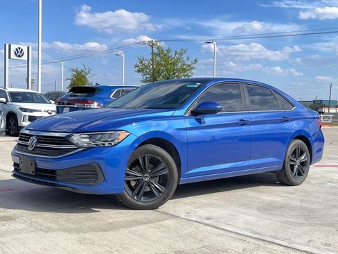 Used 2023 Volkswagen Jetta SE w/ Panoramic Sunroof Package image 1