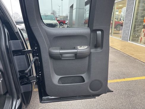 Used 2008 GMC Sierra 1500 SLE w/ Z71 Off-Road Package image 32