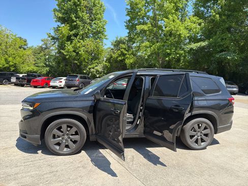 Used 2023 Honda Pilot Sport image 19