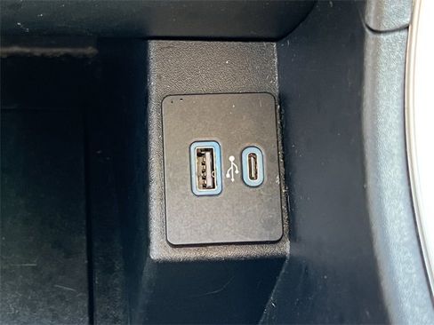 Used 2024 Ford Edge SEL image 27