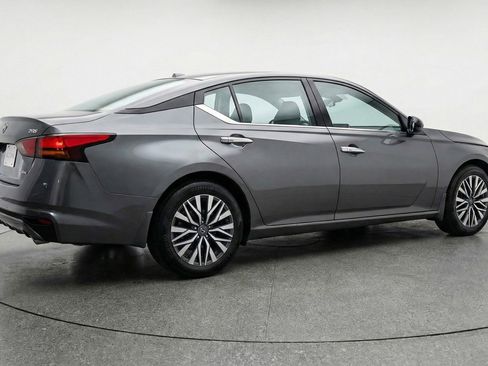 Used 2025 Nissan Altima 2.5 SV image 9