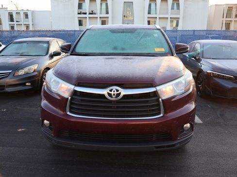 Used 2015 Toyota Highlander XLE image 2