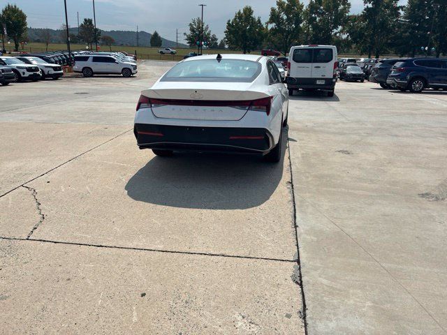 Used 2024 Hyundai Elantra SEL FWD image 31