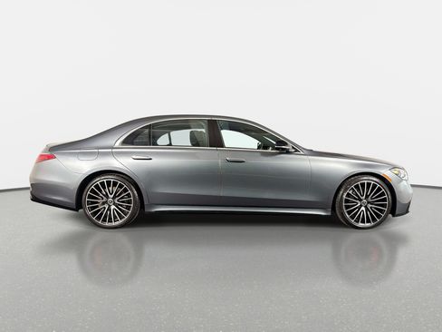 Used 2022 Mercedes-Benz S 580 4MATIC Sedan image 2