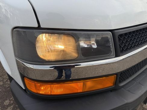 Used 2018 Chevrolet Express 3500 image 21