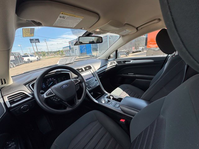Used 2020 Ford Fusion SE FWD image 25