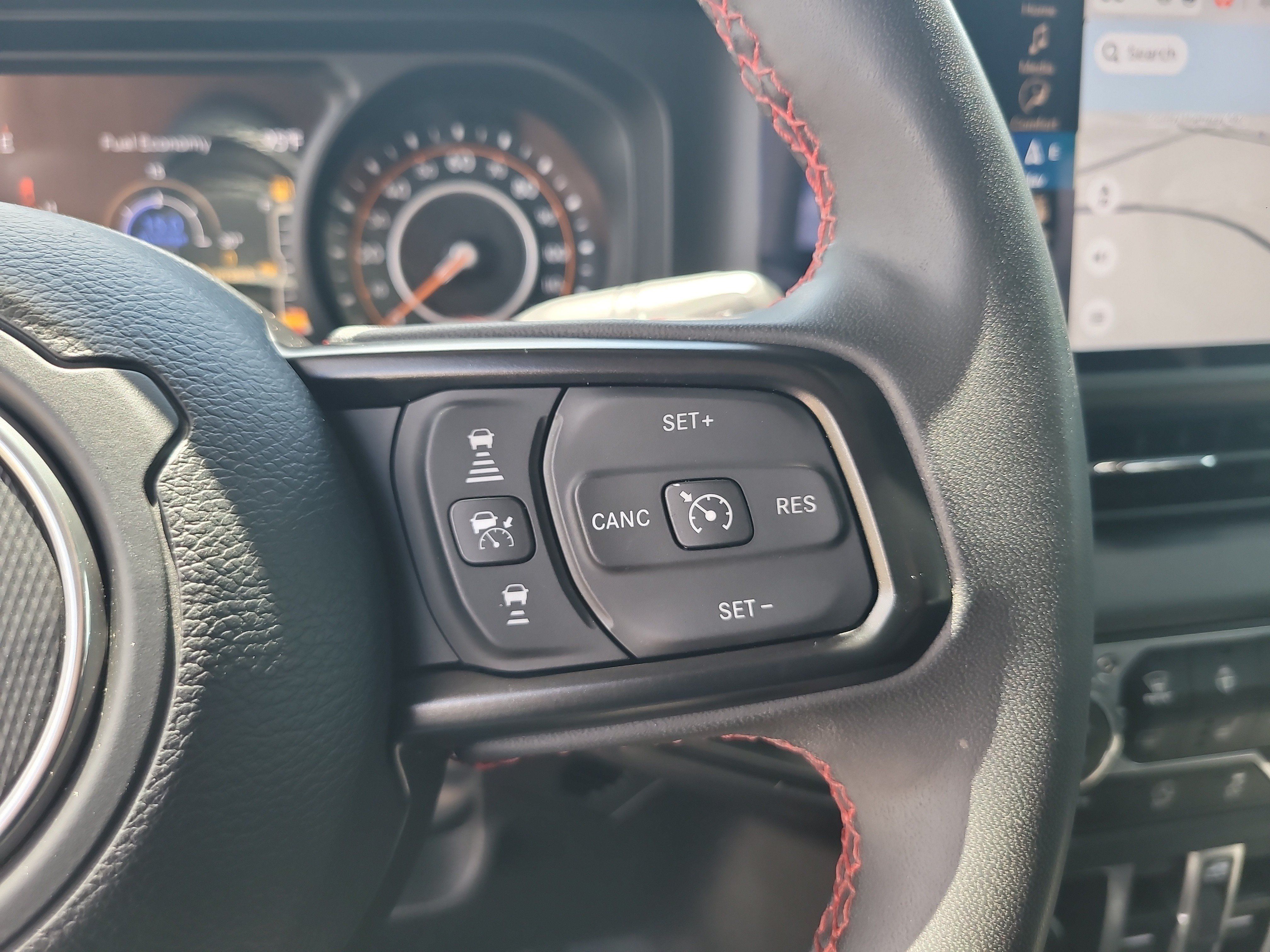 Used 2024 Jeep Gladiator Rubicon w/ Technology Group AWD/4WD image 28