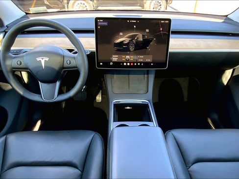 Used 2025 Tesla Model Y Long Range image 15