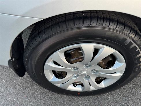 Used 2009 Hyundai Elantra GLS image 26