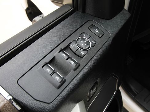 Used 2017 Ford F350 Lariat w/ Lariat Ultimate Package image 20