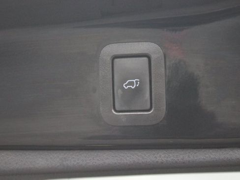 Used 2018 Toyota Highlander Plus image 23