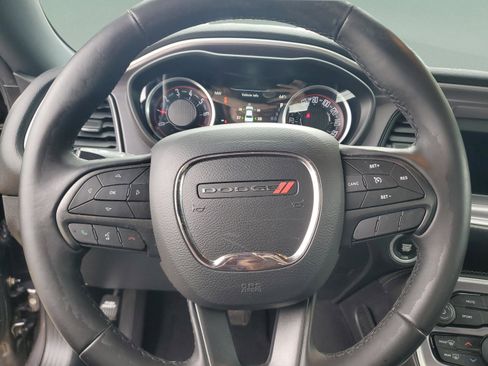 Used 2019 Dodge Challenger SXT image 17