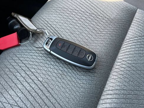 Used 2025 Nissan Rogue SV FWD image 21