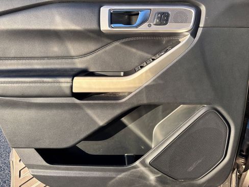 Used 2021 Ford Explorer Limited w/ Equipment Group 301A image 19