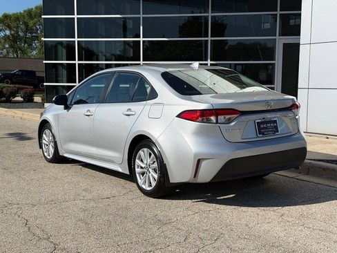 Used 2026 Toyota Corolla LE w/ LE Premium Package FWD image 5