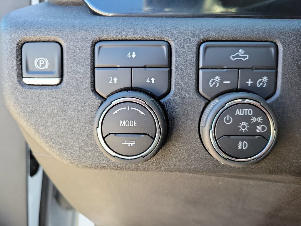 Used 2025 Chevrolet Silverado 2500 LT AWD/4WD image 24