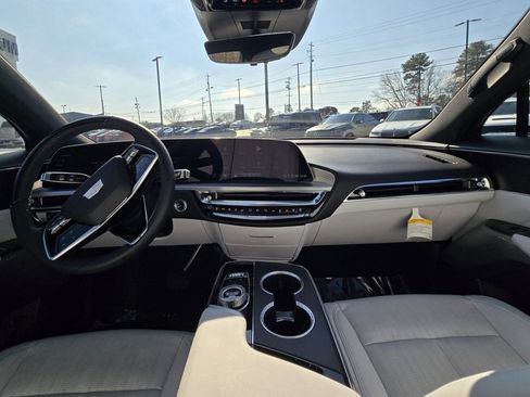 Used 2024 Cadillac Lyriq Luxury image 18