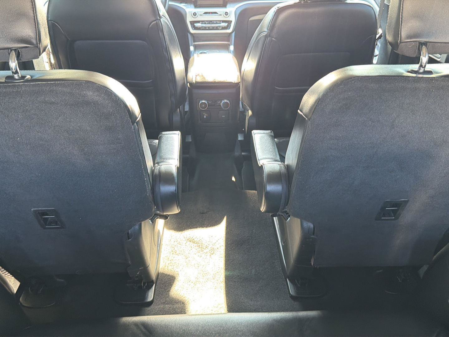 Used 2022 Ford Explorer XLT w/ Equipment Group 202A AWD/4WD image 28