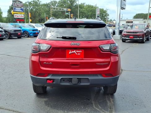 Used 2025 Jeep Compass Trailhawk w/ Trailhawk Elite Group AWD/4WD image 5