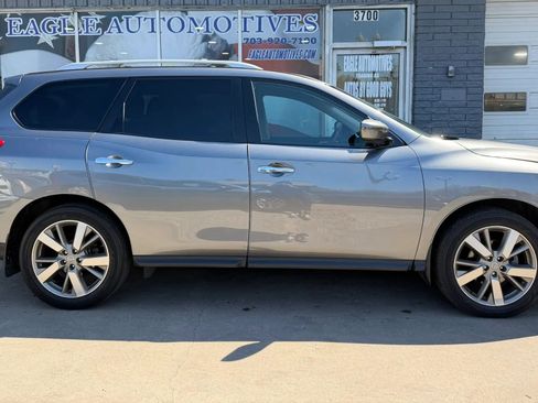 Used 2019 Nissan Pathfinder S image 2