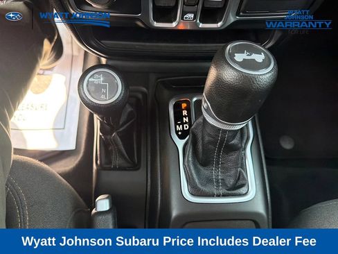 Used 2025 Jeep Wrangler Unlimited Sahara AWD/4WD image 28