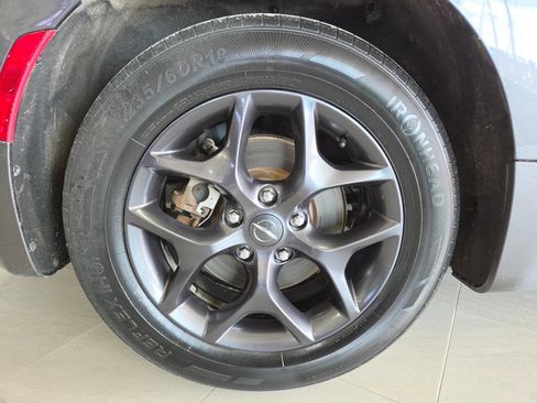 Used 2018 Chrysler Pacifica Touring Plus w/ S Appearance Package FWD image 10