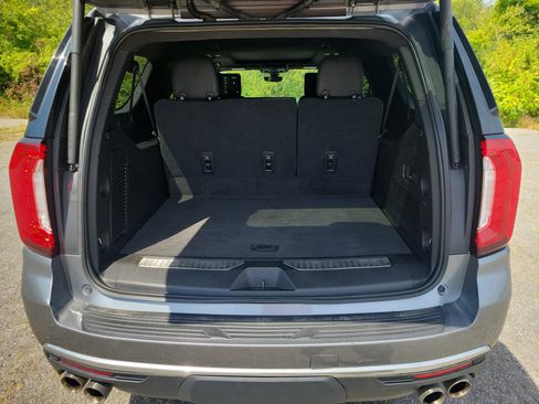 Used 2021 GMC Yukon XL Denali w/ Denali Premium Package AWD/4WD image 18