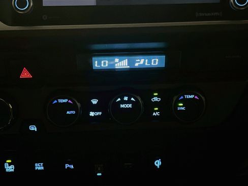 Used 2021 Toyota Tacoma TRD Sport w/ Technology Package AWD/4WD image 11