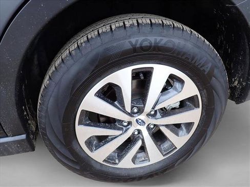 Used 2025 Subaru Outback Premium AWD/4WD image 7
