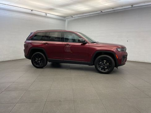 New 2026 Jeep Grand Cherokee Altitude image 2