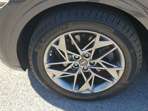 Used 2022 Genesis GV70 2.5T w/ Advanced Package image 10