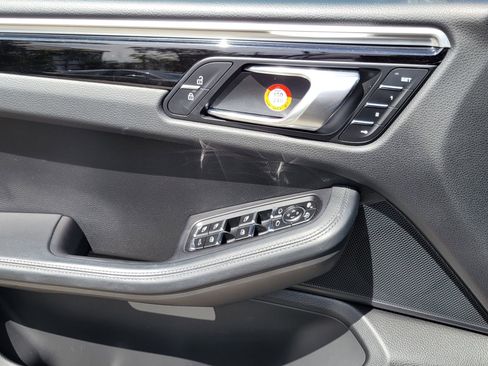 Used 2021 Porsche Macan S image 24