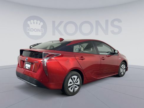 Used 2017 Toyota Prius Four image 7
