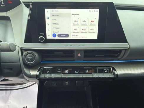 Used 2024 Toyota Prius XLE FWD image 19