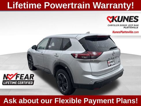 Used 2025 Nissan Rogue SV image 8