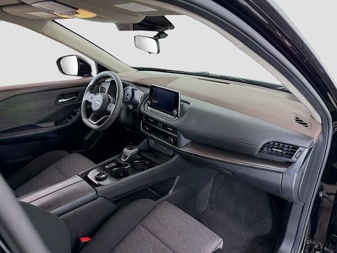 Used 2023 Nissan Rogue SV image 16