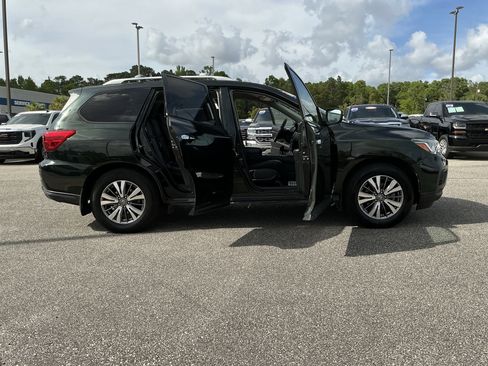 Used 2019 Nissan Pathfinder SV image 33