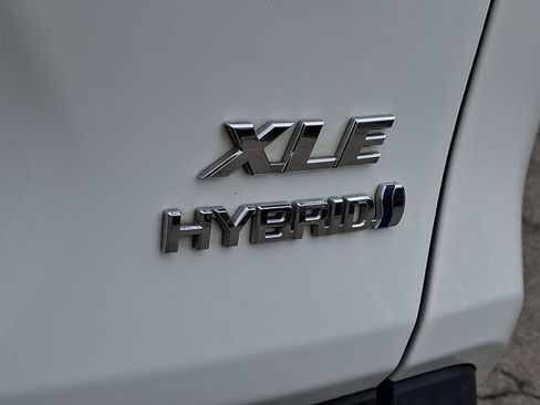 Used 2022 Toyota RAV4 XLE w/ Convenience Package AWD/4WD image 25