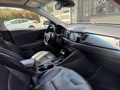 Used 2018 Kia Niro EX w/ EX Premium Package FWD image 25
