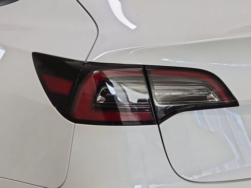 Used 2022 Tesla Model 3 Long Range AWD/4WD image 33