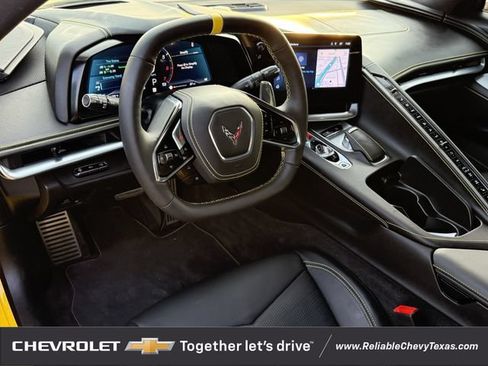 Used 2025 Chevrolet Corvette Stingray Premium Cpe w/ Z51 Performance Package RWD image 6