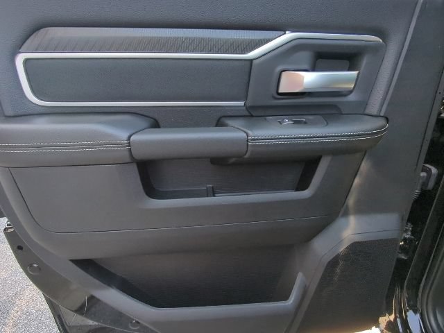 New 2026 RAM 3500 Big Horn AWD/4WD image 32