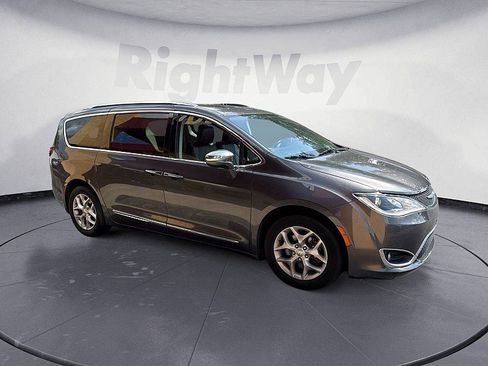 Used 2020 Chrysler Pacifica Limited FWD image 7
