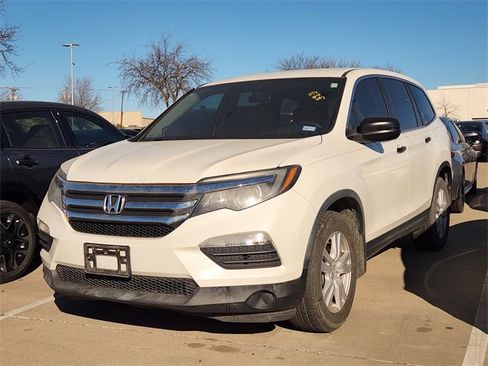 Used 2017 Honda Pilot LX image 1