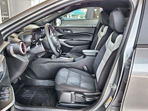 Used 2024 Chevrolet Trax RS FWD image 15