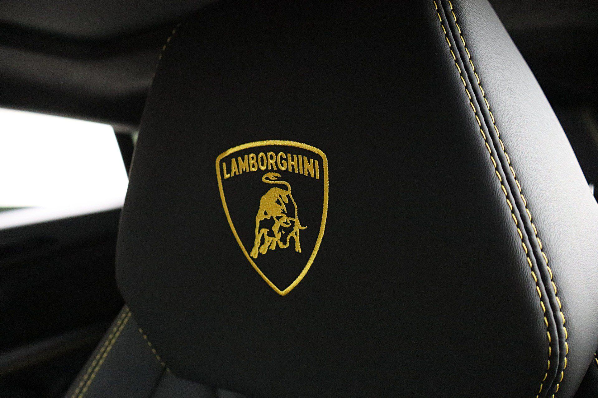 Used 2022 Lamborghini Urus AWD/4WD image 29