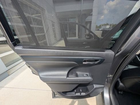 Used 2021 Toyota Highlander XLE image 41