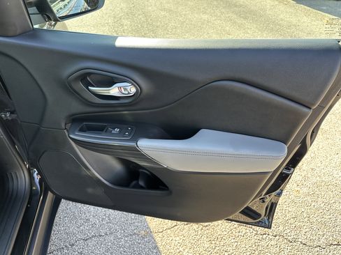 Used 2014 Jeep Cherokee Limited w/ Luxury Group image 16